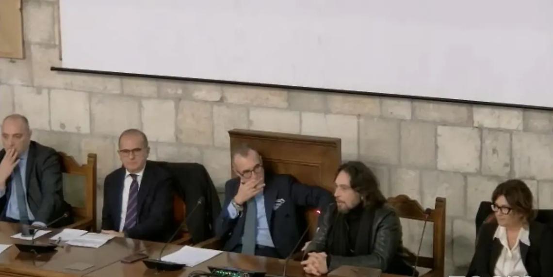 Violenza sulle donne: Tarquinia si &egrave; colorata di rosso