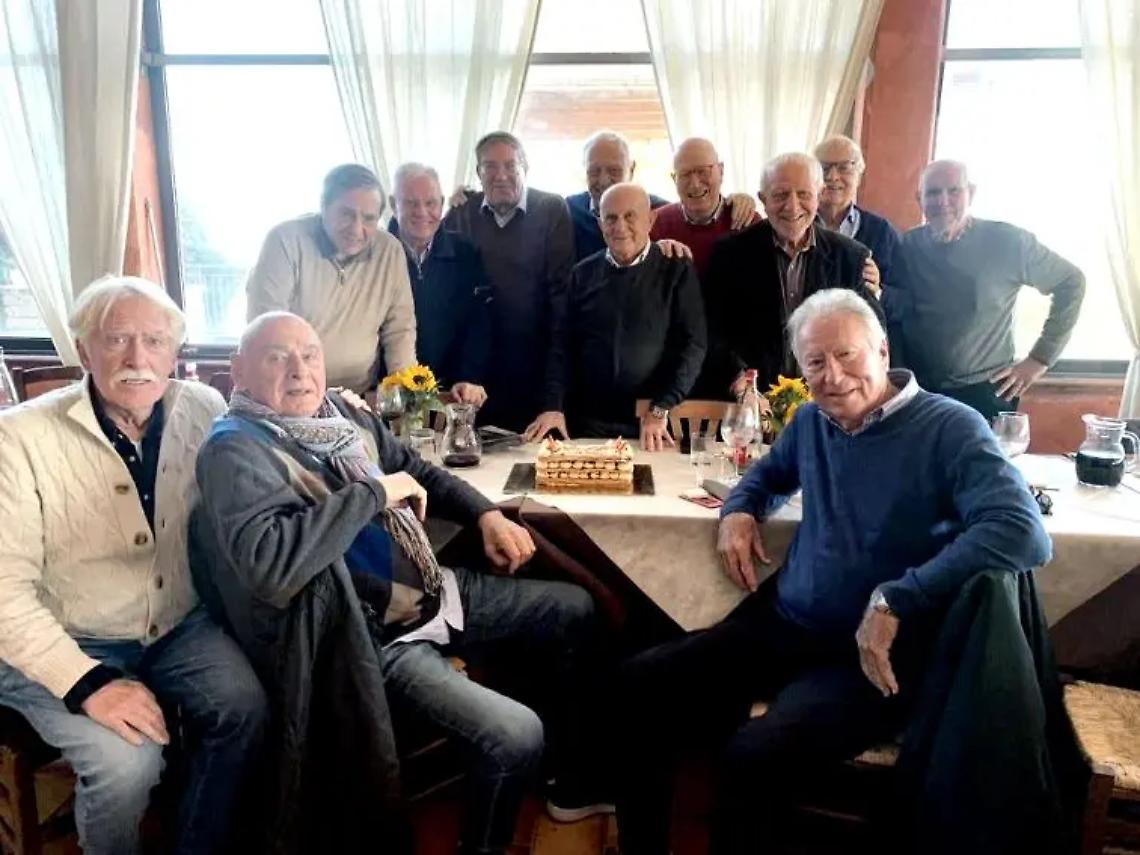 Gli ex studenti della 3^ B del 1964 festeggiano i 60 anni dal conseguimento del diploma