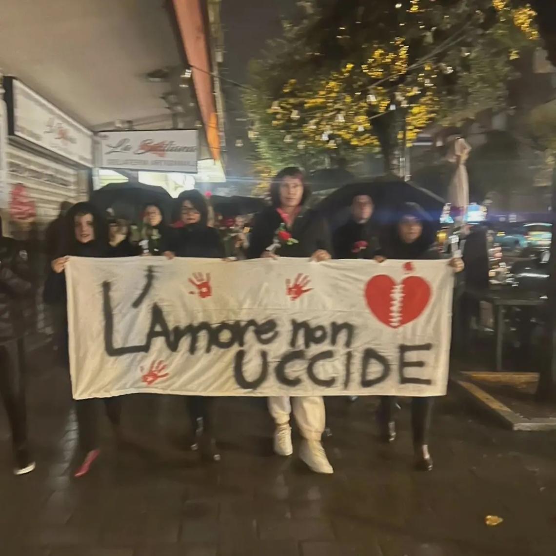 Violenza sulle donne, la pioggia non ferma il corteo &ndash; L&rsquo;INTERVISTA