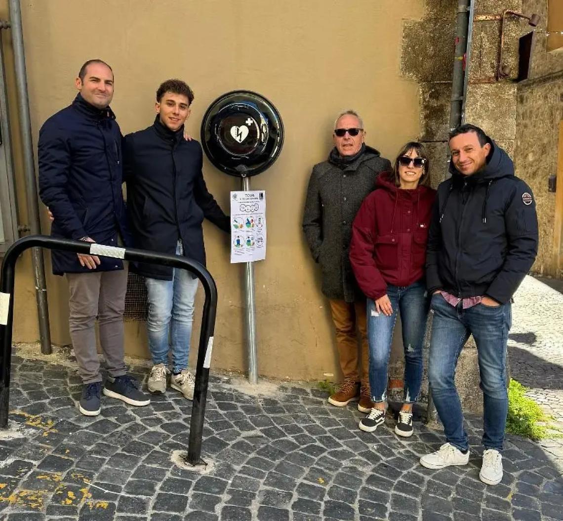 Tolfa paese cardioprotetto, arrivati altri due defibrillatori