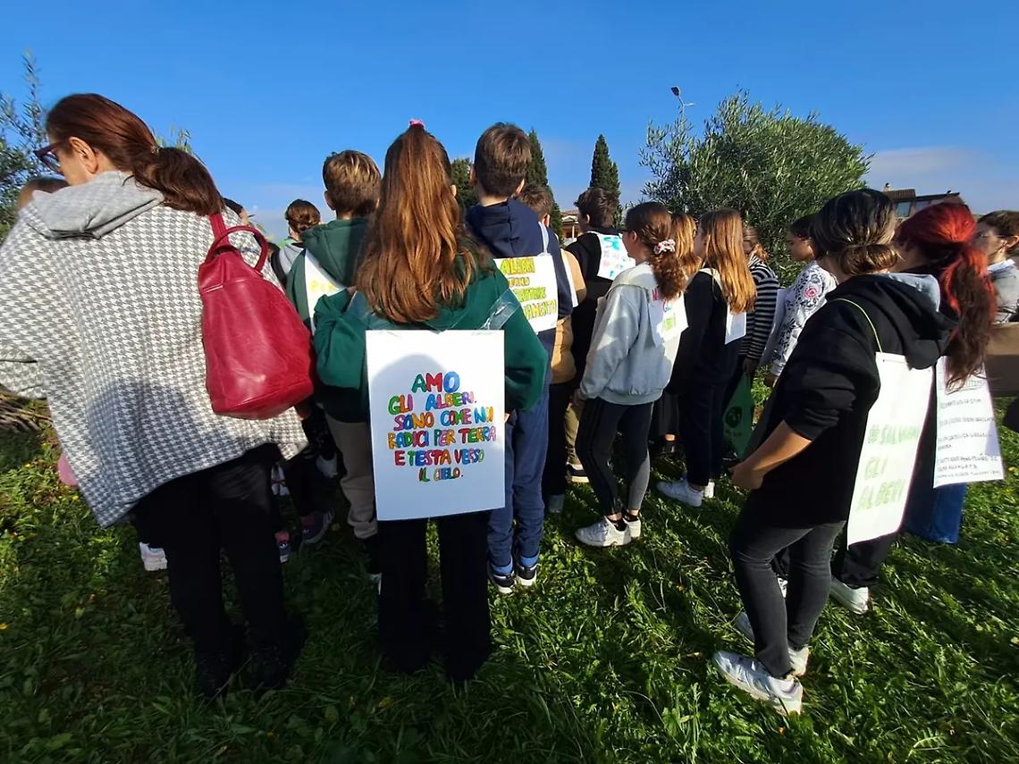 Gli alunni dell&rsquo;Ilaria Alpi alla Festa dell&rsquo;Albero