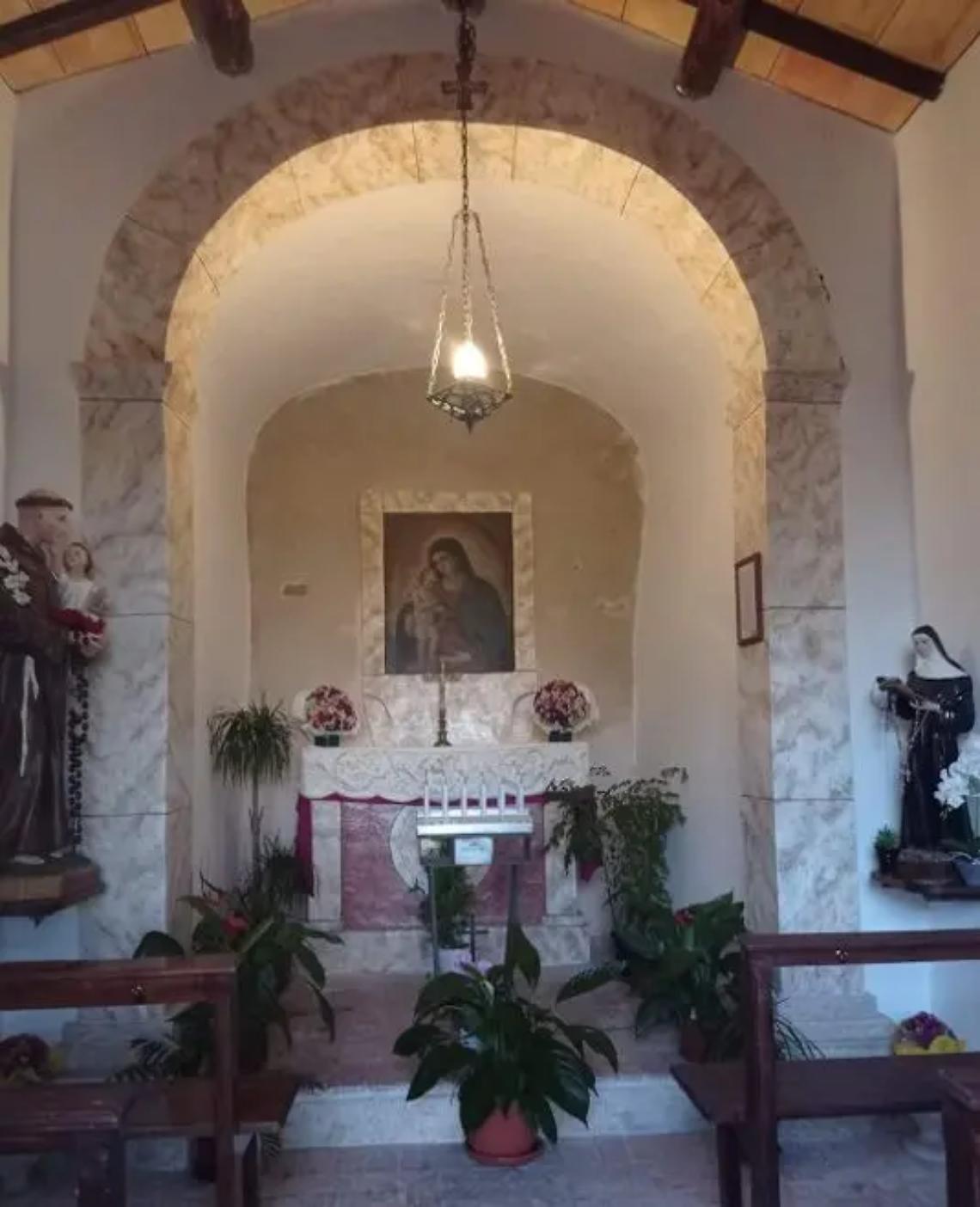 Restaurato e dipinto il tetto della cappellina dedicata alla Madonna di Cibona