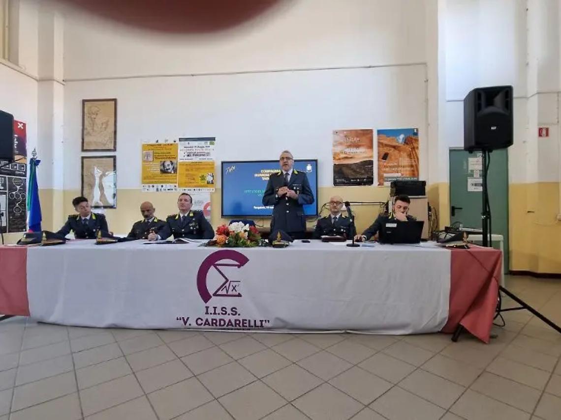 La Guardia di finanza di Tarquinia in visita all&rsquo;istituto Cardarelli
