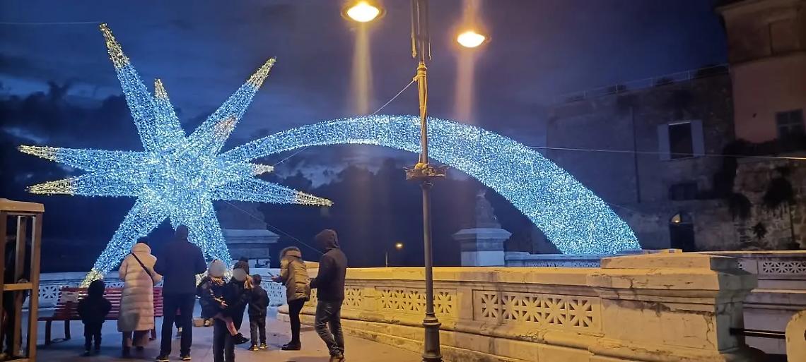 Si accende il Natale nel centro storico di Tarquinia