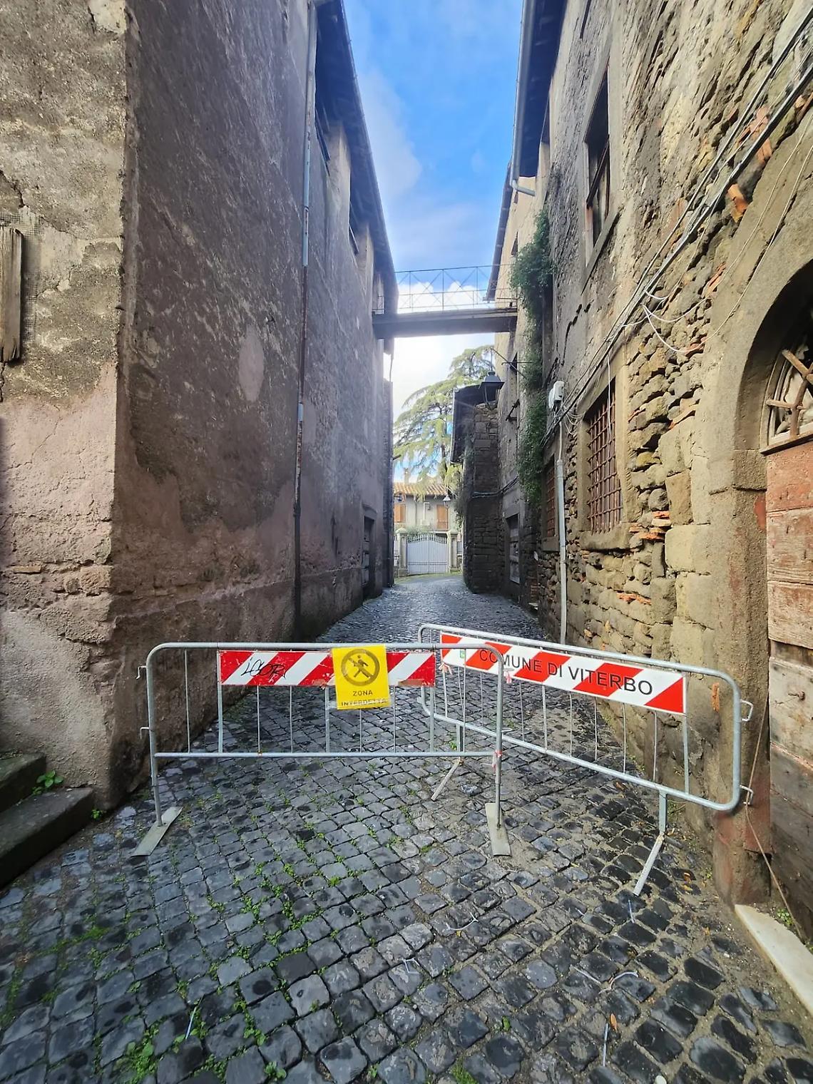 &laquo;Isolati dalla chiusura della strada&raquo;