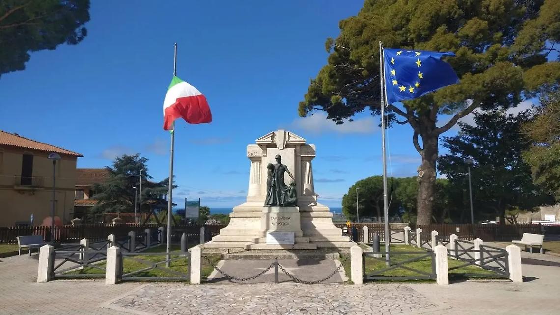 Cerimonia a Tarquinia per il centenario del monumento dei caduti