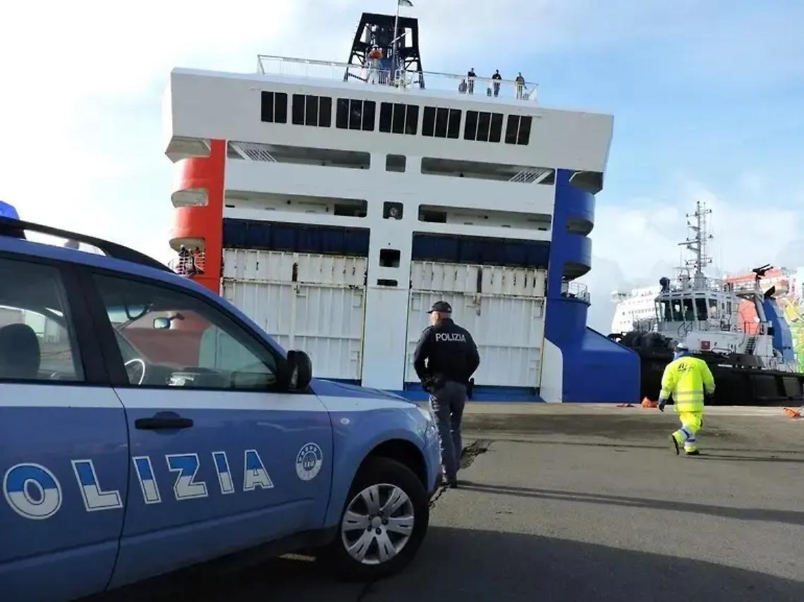 Si imbarca con 15 chili di cocaina e arriva in Sardegna