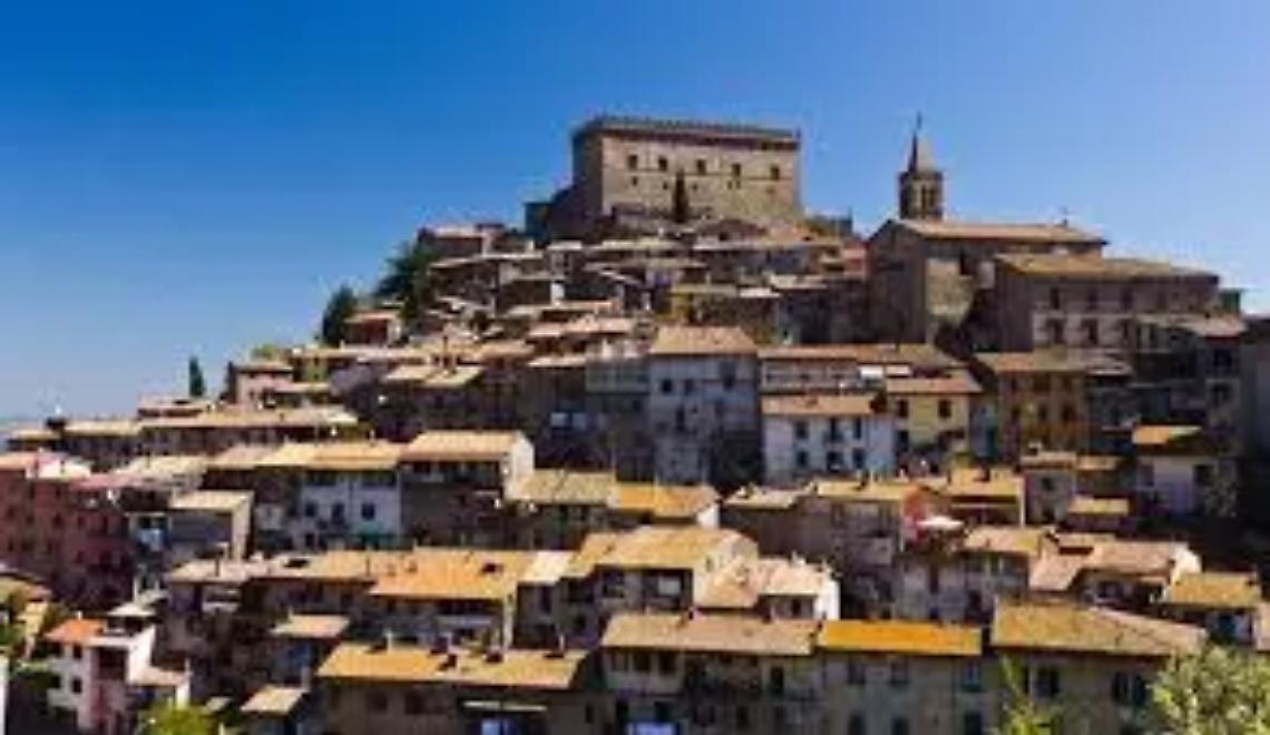 Taglio del nastro per il centro polivalente