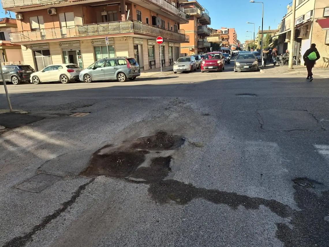 La strada sprofonda: rischi per gli automobilisti