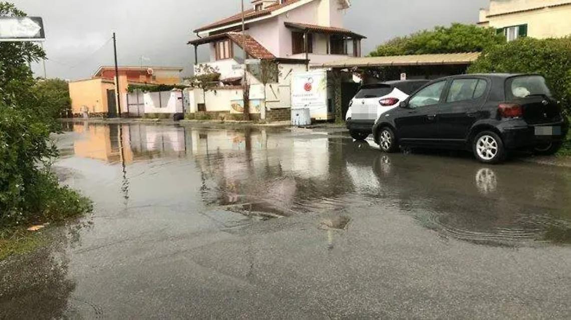 Focene resta sommersa dal maltempo e dalle polemiche L&rsquo;opposizione: &laquo;Immobilismo&raquo;, la maggioranza: &laquo;Criticit&agrave; ereditate&raquo;