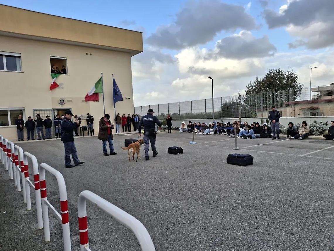 Il commissariato apre le porte agli studenti