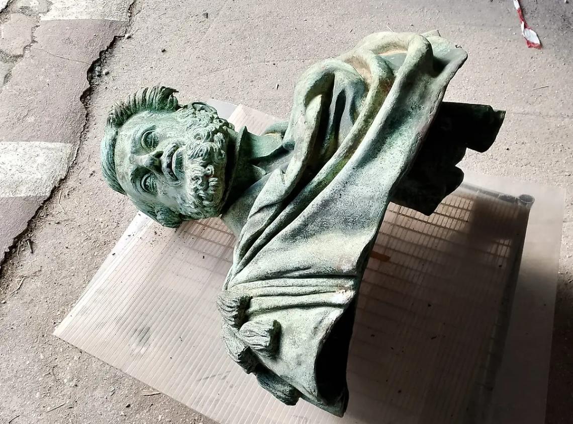 Galletta: &laquo;Il busto di Calamatta non &egrave; stato vandalizzato&raquo;