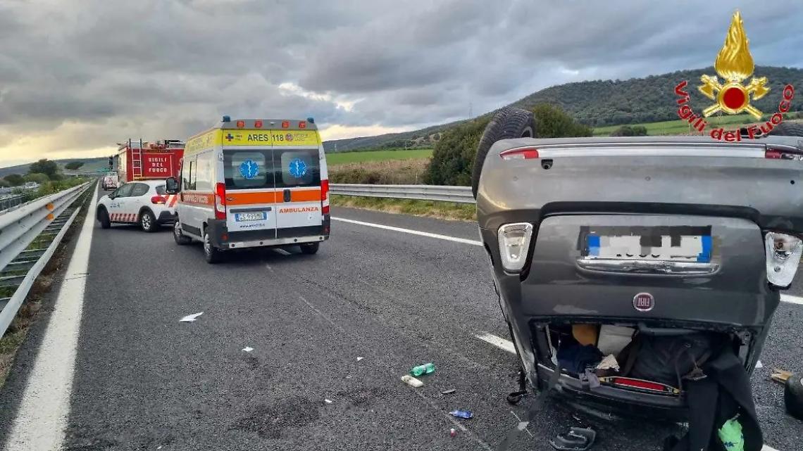 Scontro sulla A12: due feriti