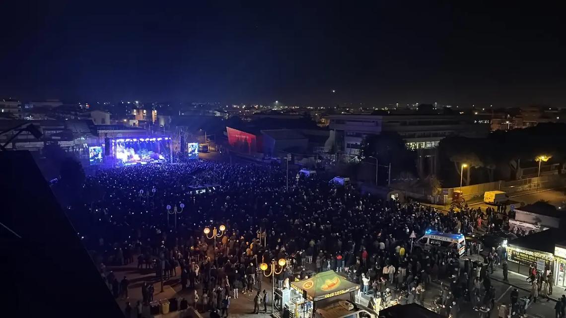In seimila per lo show di Nek, poi Ema Stokholma fino a notte