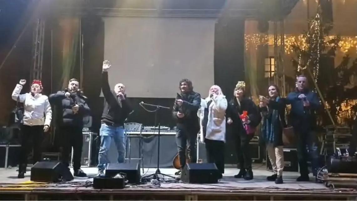 Musica, ballo e allegria: il capodanno in piazza ad Allumiere &egrave; un successo