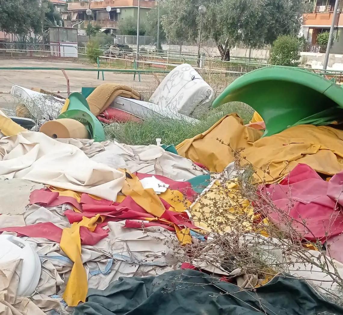 I giardini dei veleni, il gestore attacca la sindaca