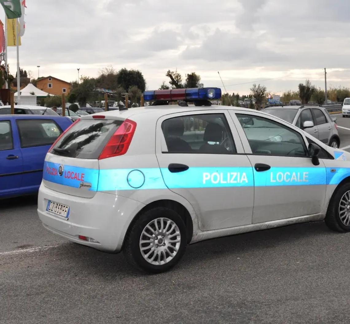 Auto si ribalta al Sasso, due le persone ferite