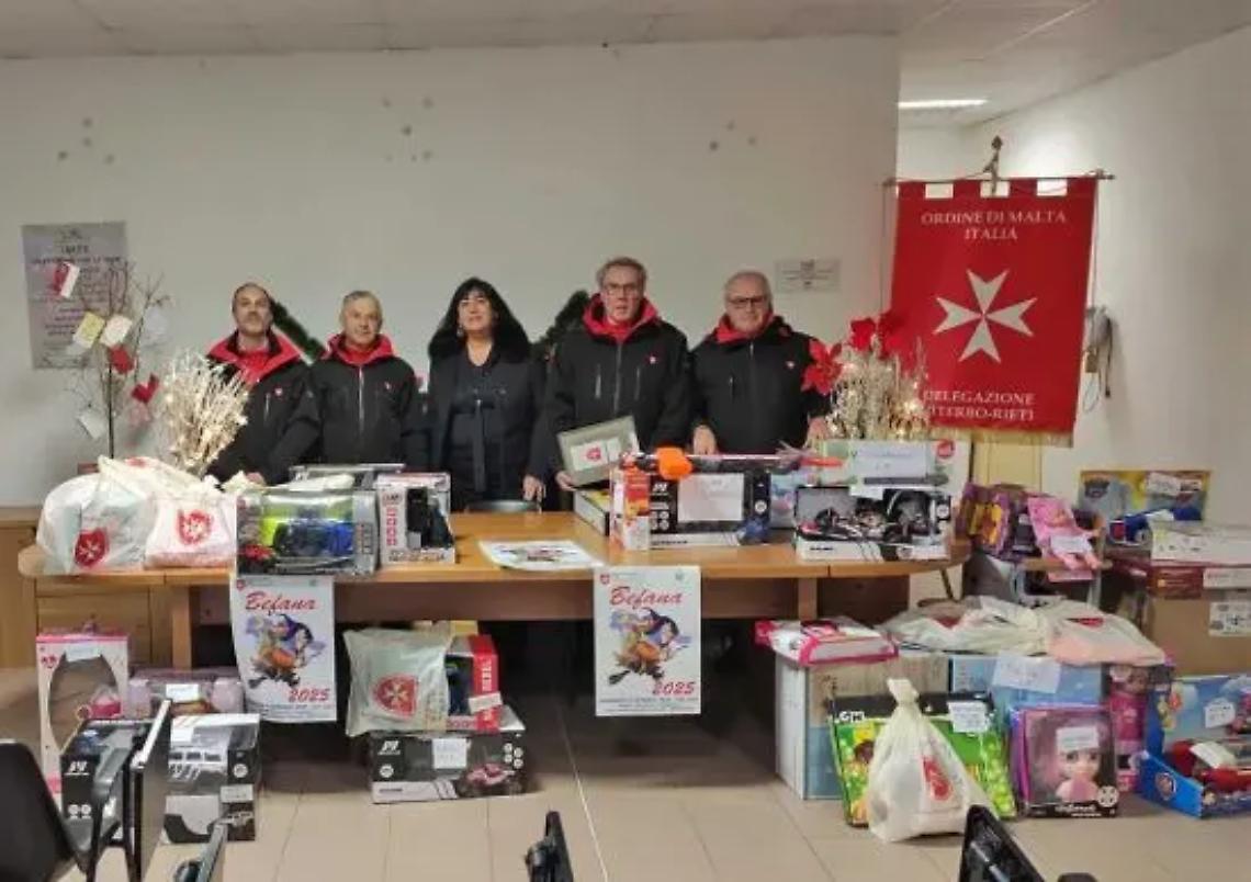 La Befana regala sorrisi a tanti bambini