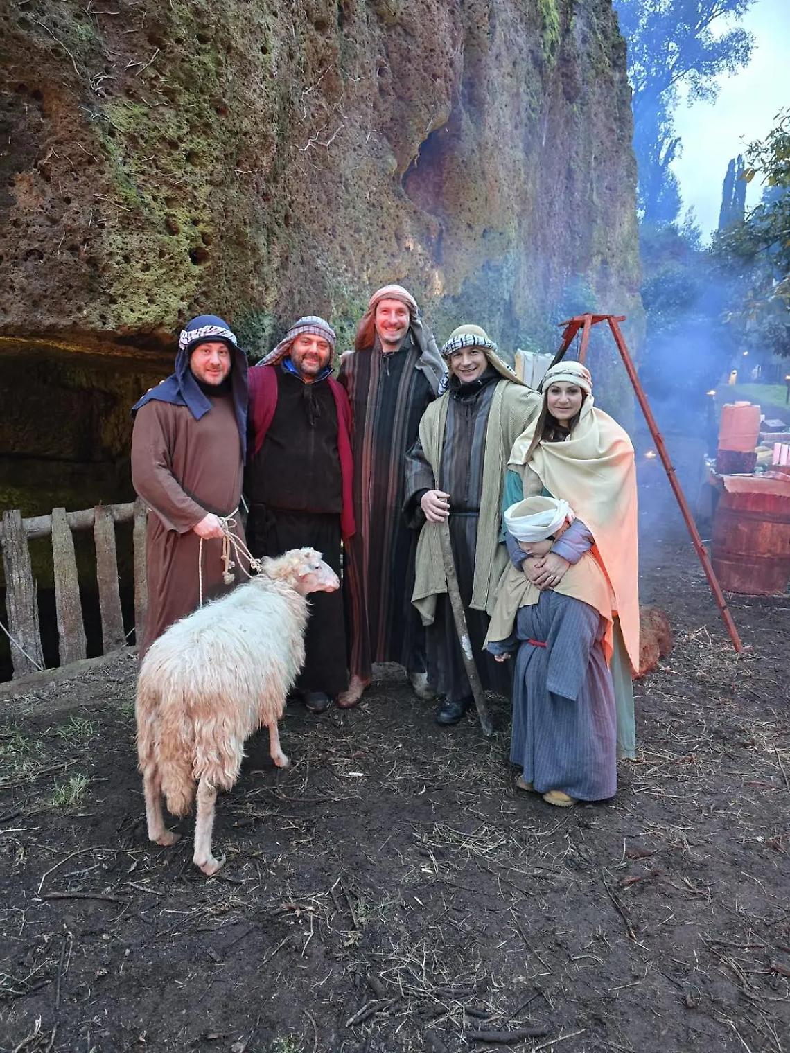 Boom di visitatori al presepe vivente