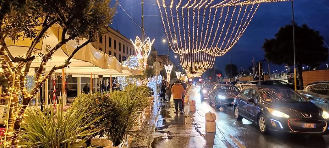 In corso la rimozione delle luminarie