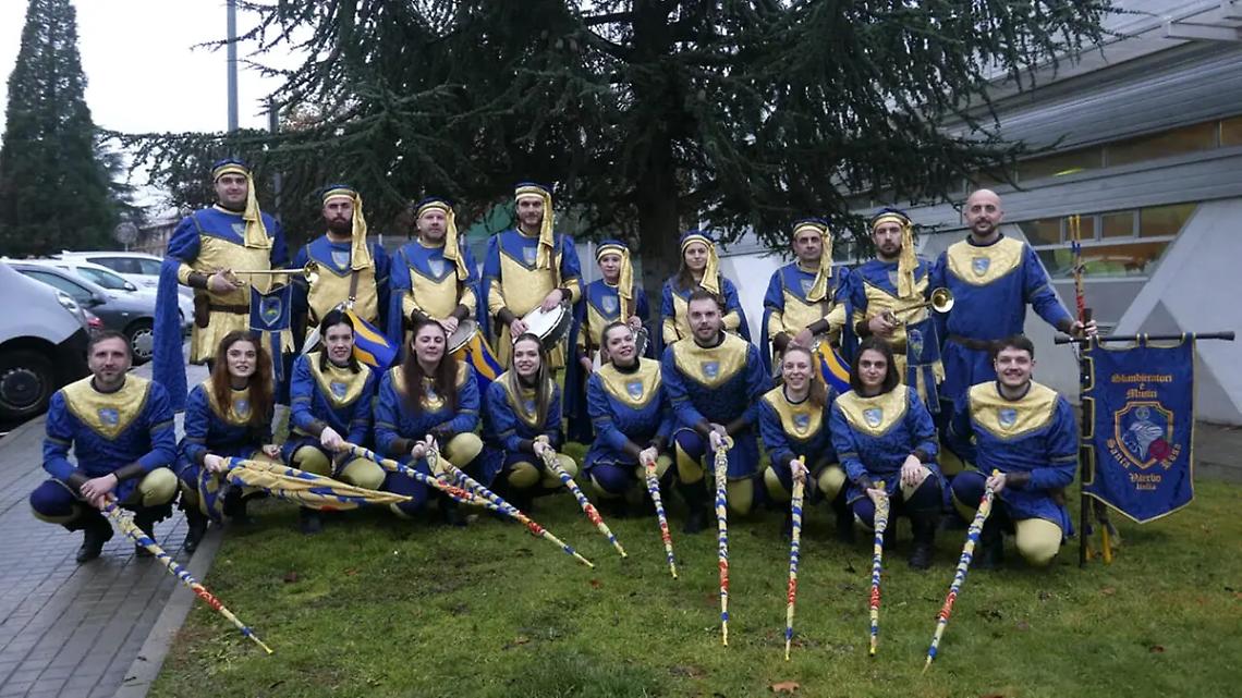 Gli sbandieratori di Santa Rosa a Madrid