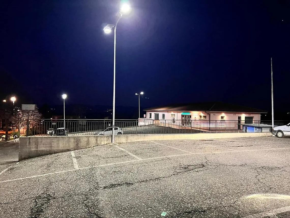 Parcheggio via Manzoni, illuminazione completata