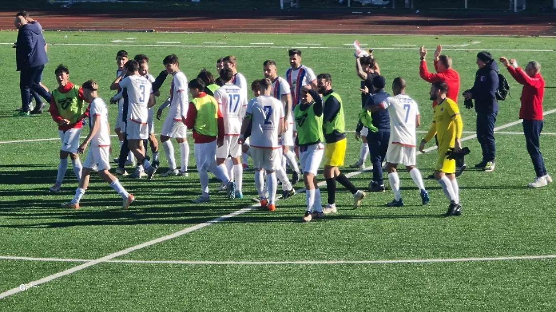 Sei gol e calcio spettacolo: il Santa Marinella resta al primo posto in classifica