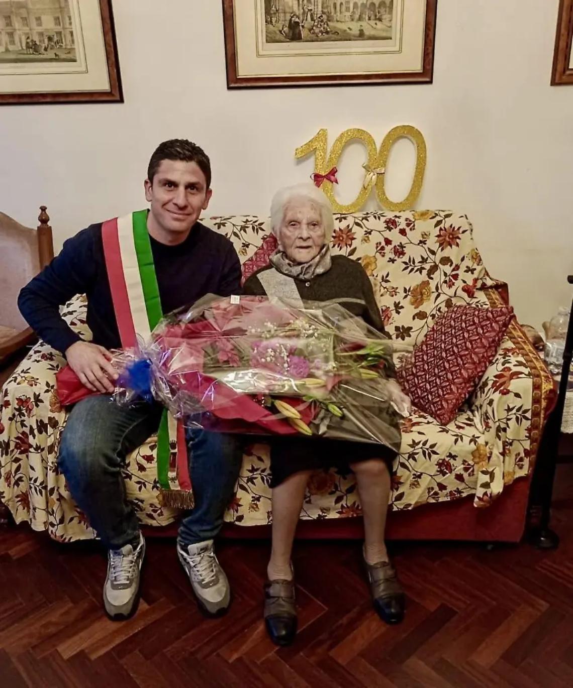 &laquo;Auguri speciali per la nostra Alessia che compie un secolo&raquo;