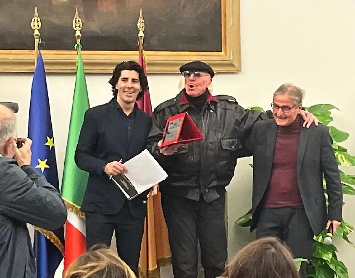 Ad Alex Partexano la targa ITFF Premio Antenna d&rsquo;Oro della Tivv&ugrave;