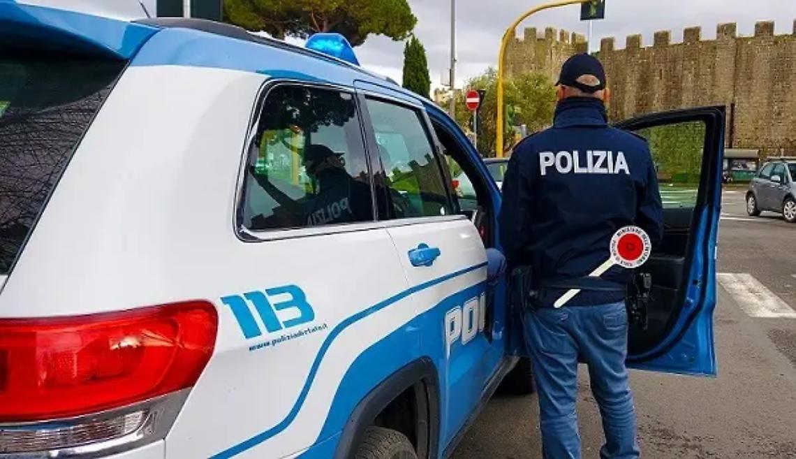 Scontro tra un&rsquo;auto e un furgone portavalori, scatta l&rsquo;allarme antirapina