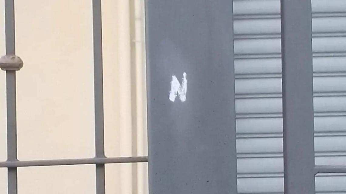 &laquo;Attenzione ai segni col gesso sul vostro cancello&raquo;