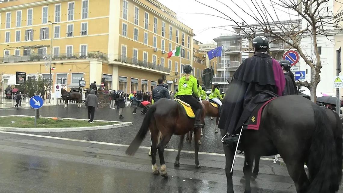 Sant&rsquo;Antonio Abate: in tanti al corteo nonostante la pioggia