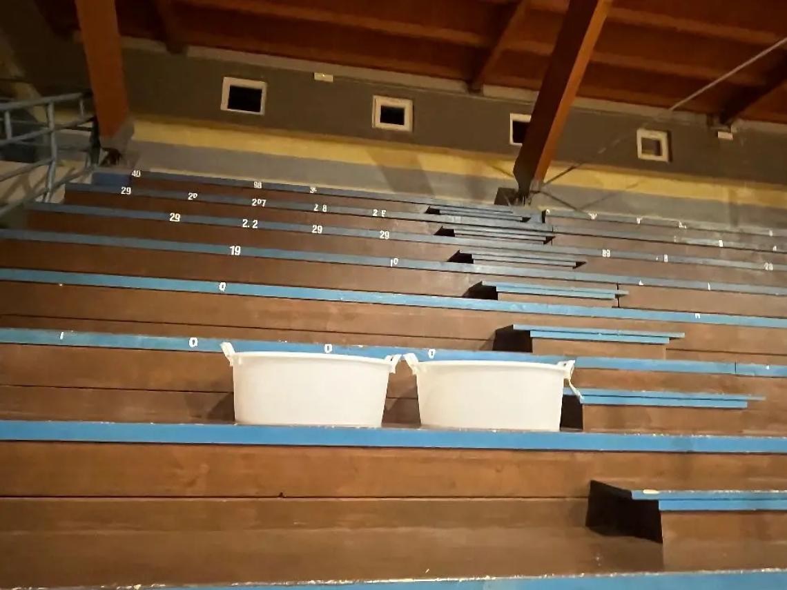 Infiltrazioni d&rsquo;acqua dal tetto del palazzetto: &ldquo;Insieme per Montalto&rdquo; chiede quale futuro