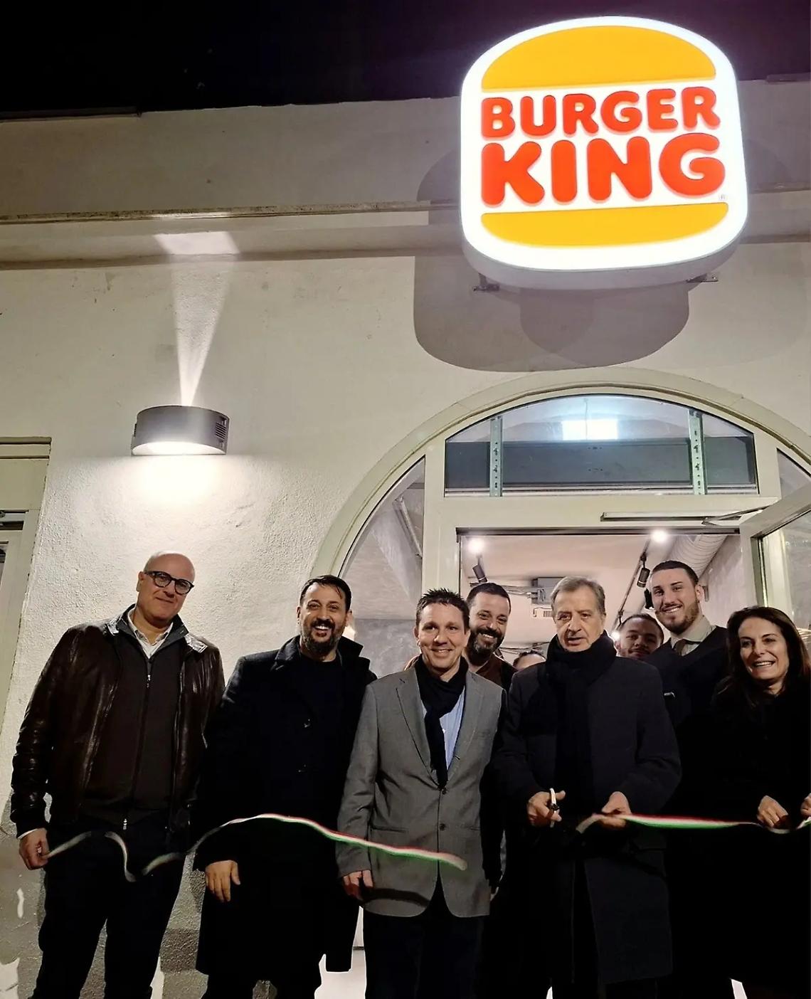 Taglio del nastro per il primo Burger King della &ldquo;Perla&rdquo;