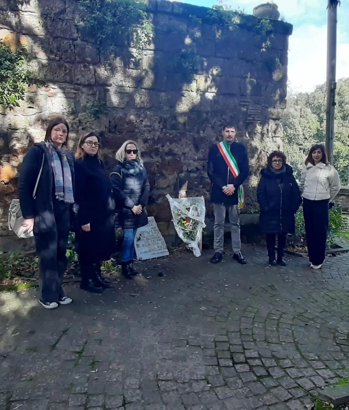 Vandalizzata la targa commemorativa