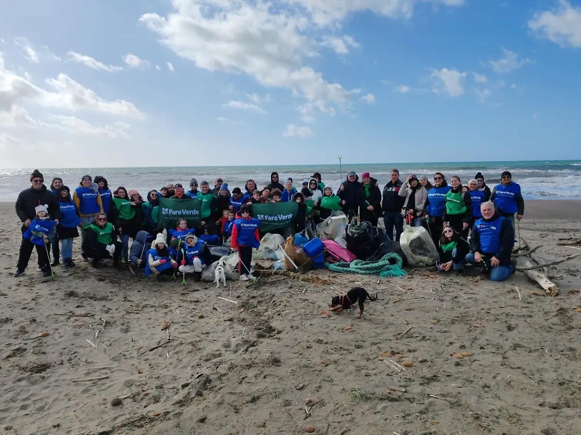 Mare d&rsquo;inverno, conclusa con successo l&rsquo;iniziativa di Fare verde: l&rsquo;onorevole Giulio Zelli presente a Spinicci
