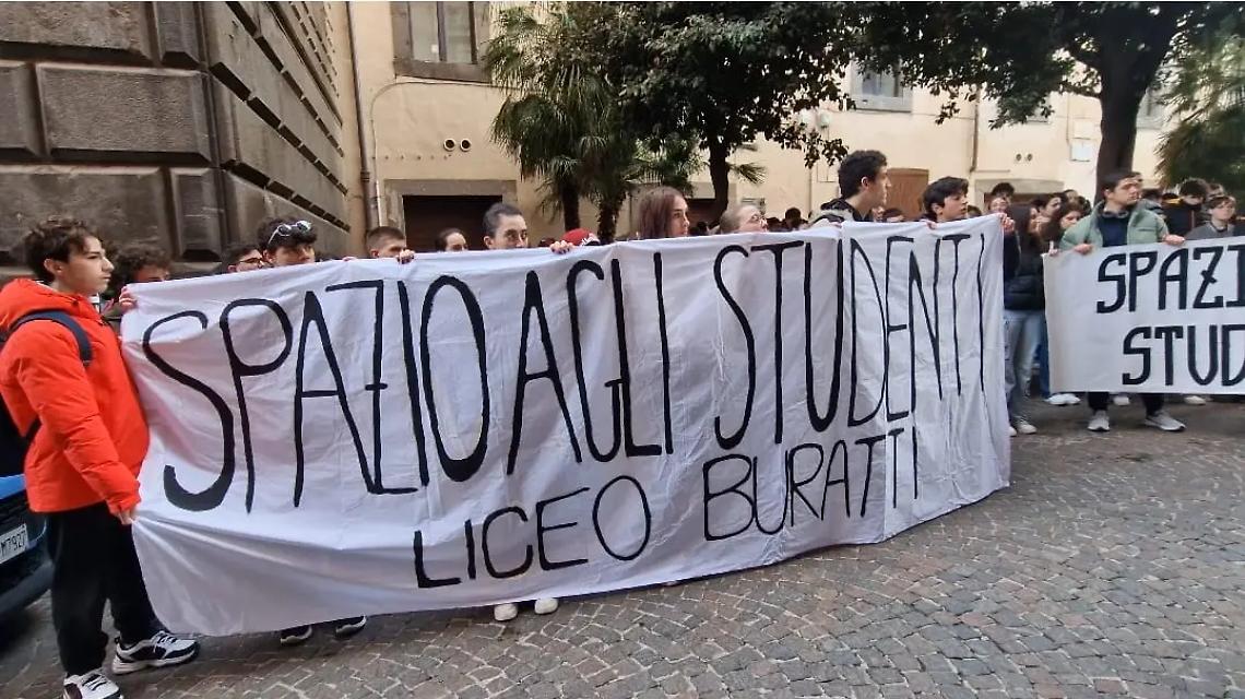 Gli studenti del Buratti chiedono spazi