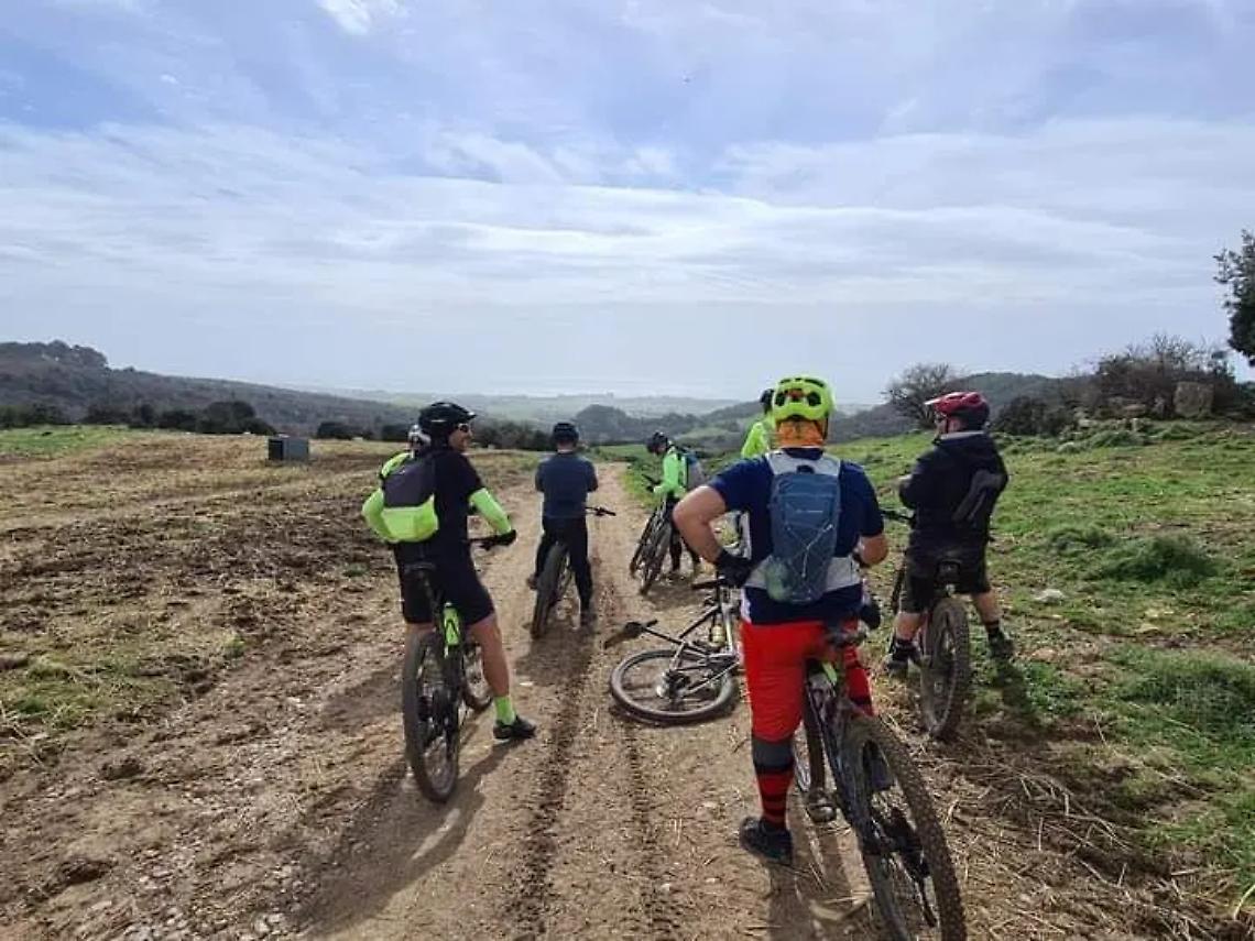 Sasso della Strega e antica abbazia templare: trekking in collina tra storia e natura