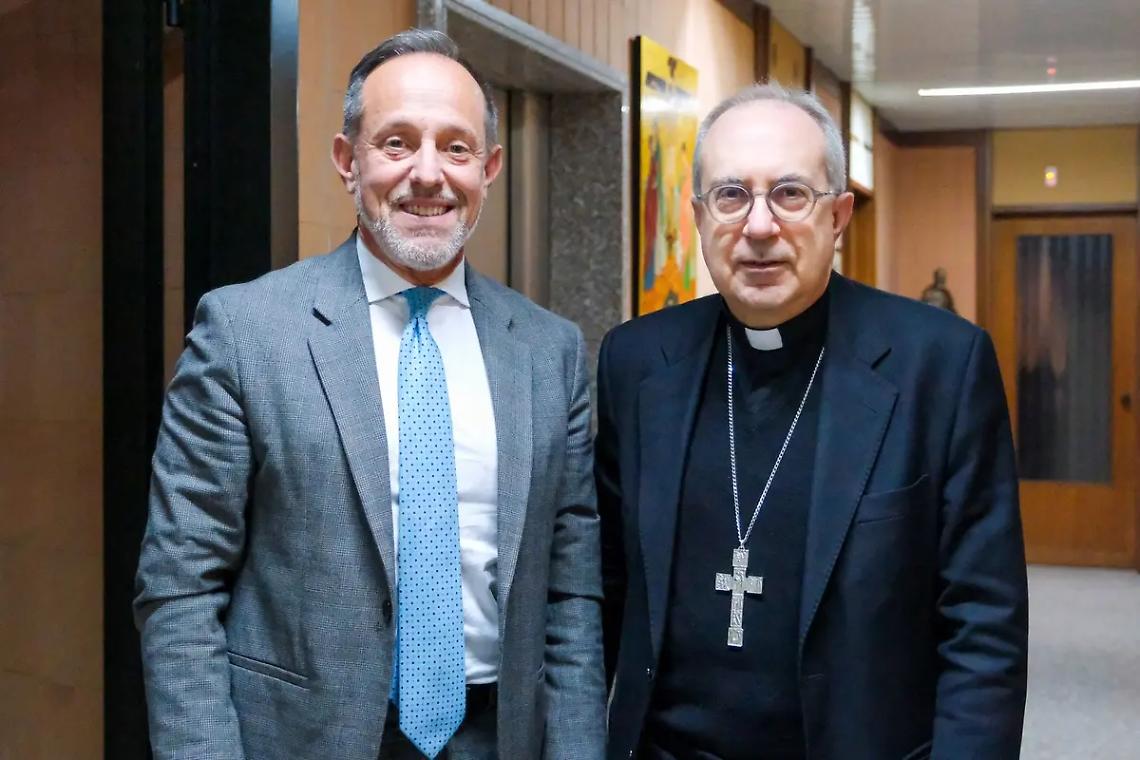 Vescovo Ruzza e assessore regionale Righini con gli agricoltori