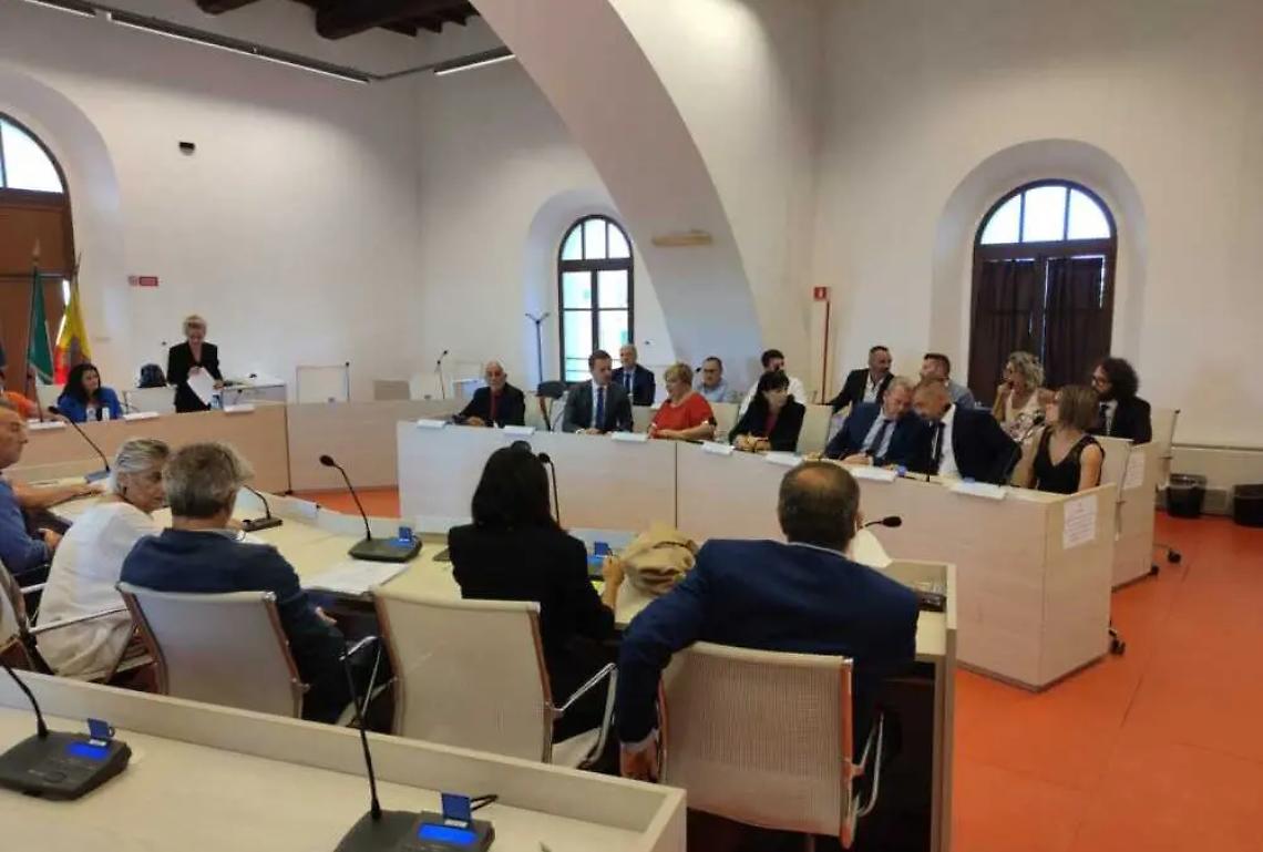 Torna il consiglio senza pi&ugrave; dissidenti