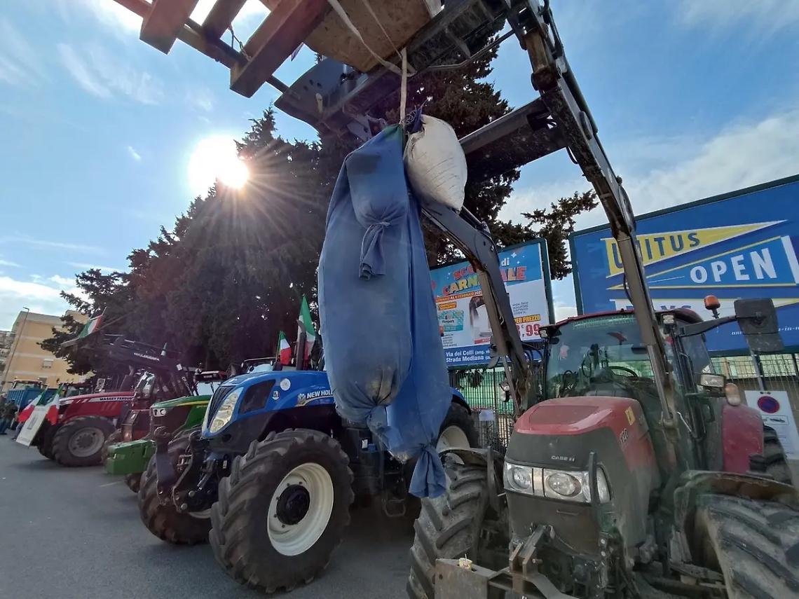 Trattori in corteo a Civitavecchia