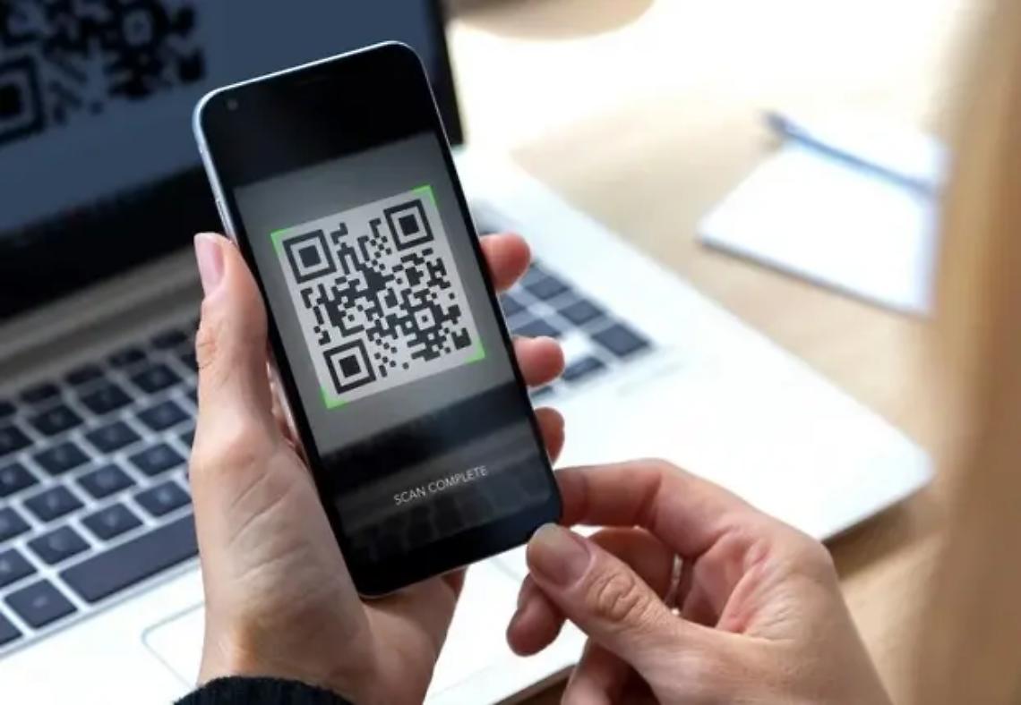 Raggiro con il qr-code: crede di ricevere denaro ma ricarica il truffatore