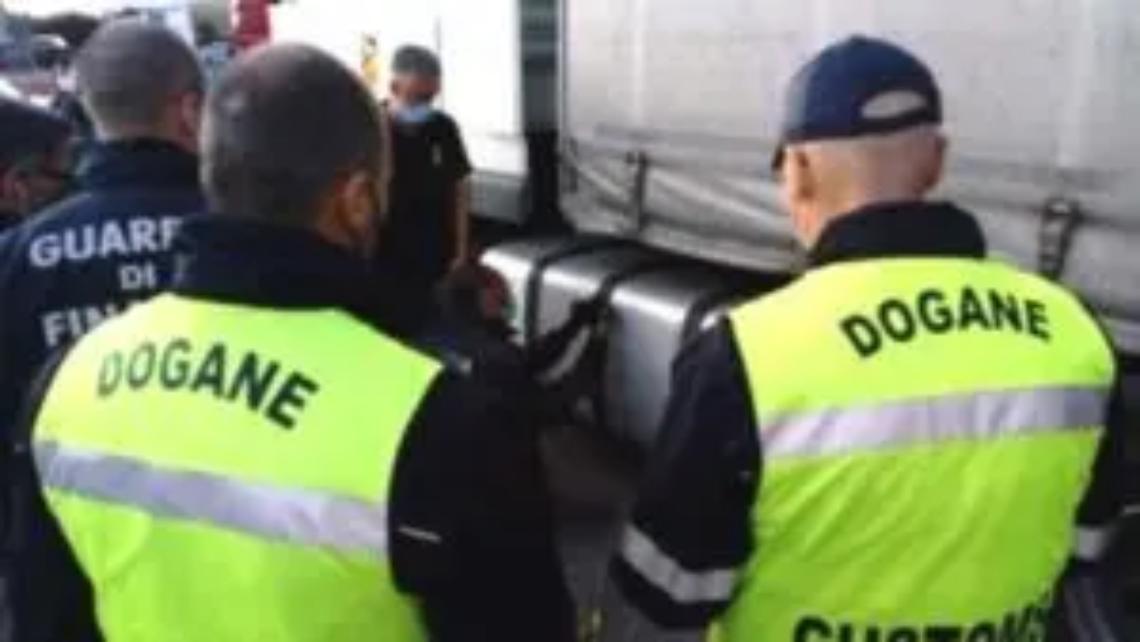 Oltre 17 milioni di valuta scoperti a Fiumicino e Civitavecchia