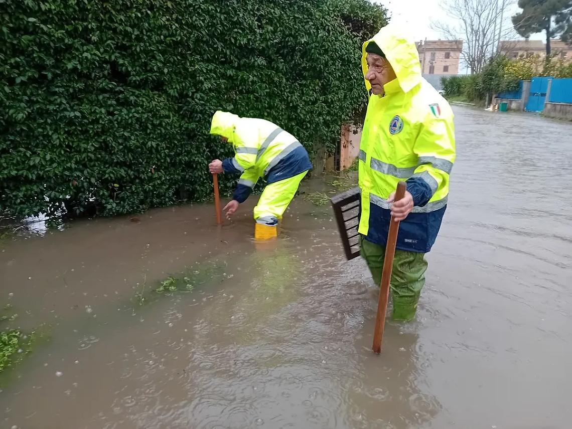 Tarquinia, pioggia: allagamenti e disagi in via Vecchia della stazione