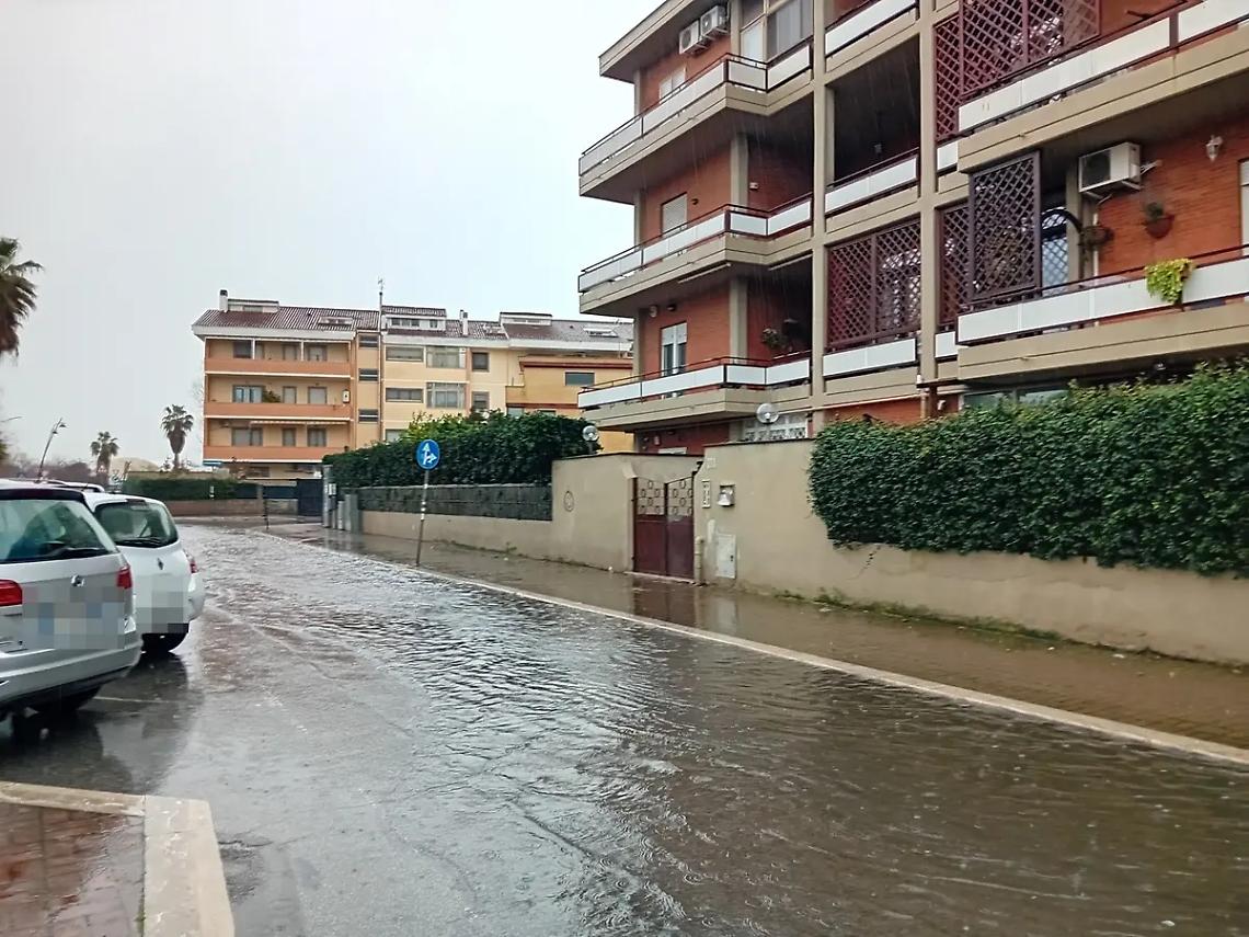 Bomba d'acqua, disagi e segnalazioni