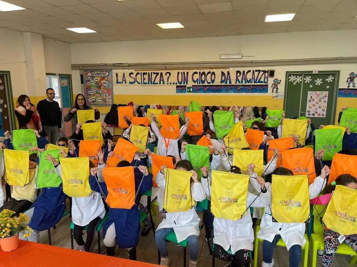 "La BIBLIOTECA ti acCOMPAGNA" per oltre 300 bimbi di prima elementare