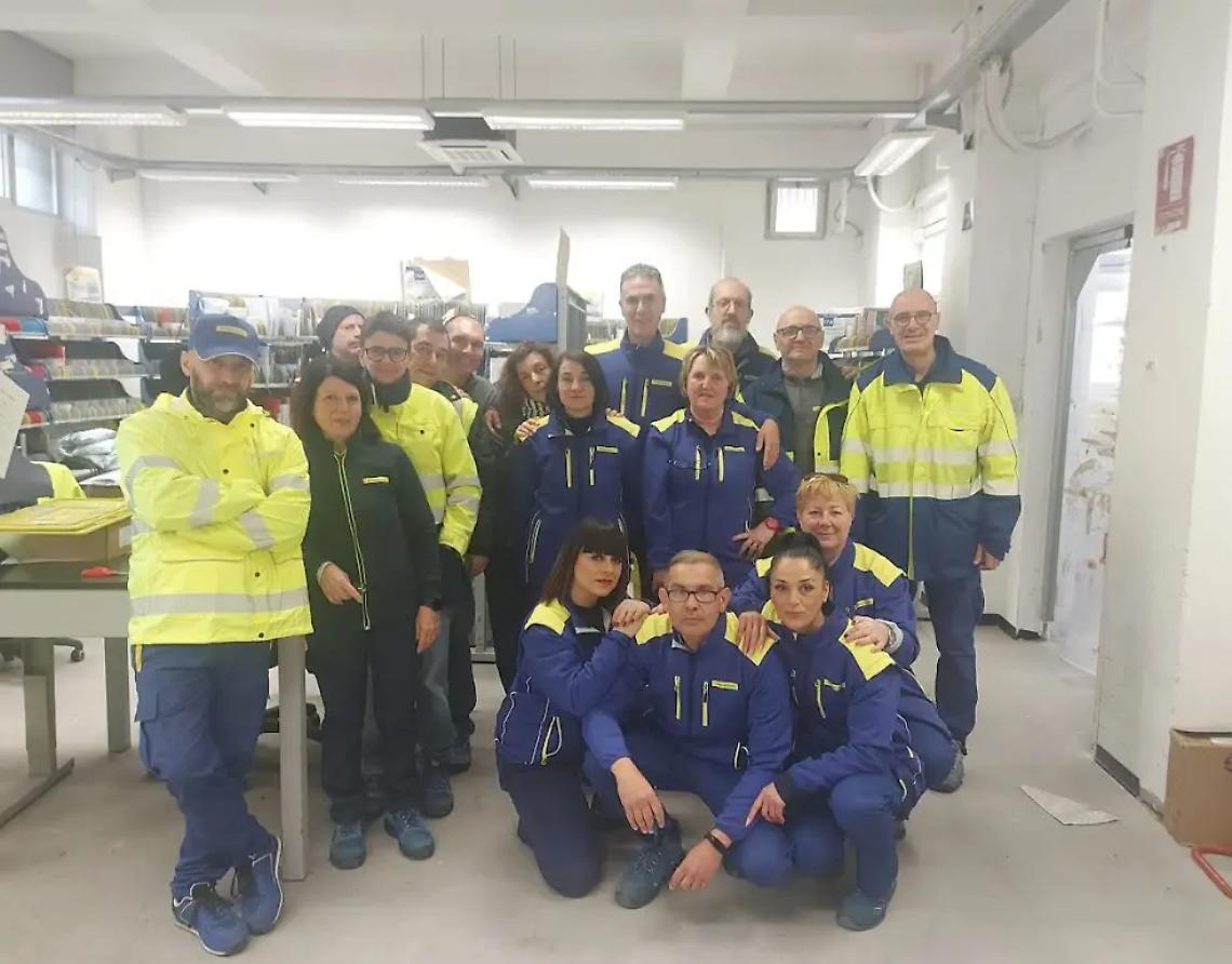 Nuove divise per i portalettere di via Giordano Bruno