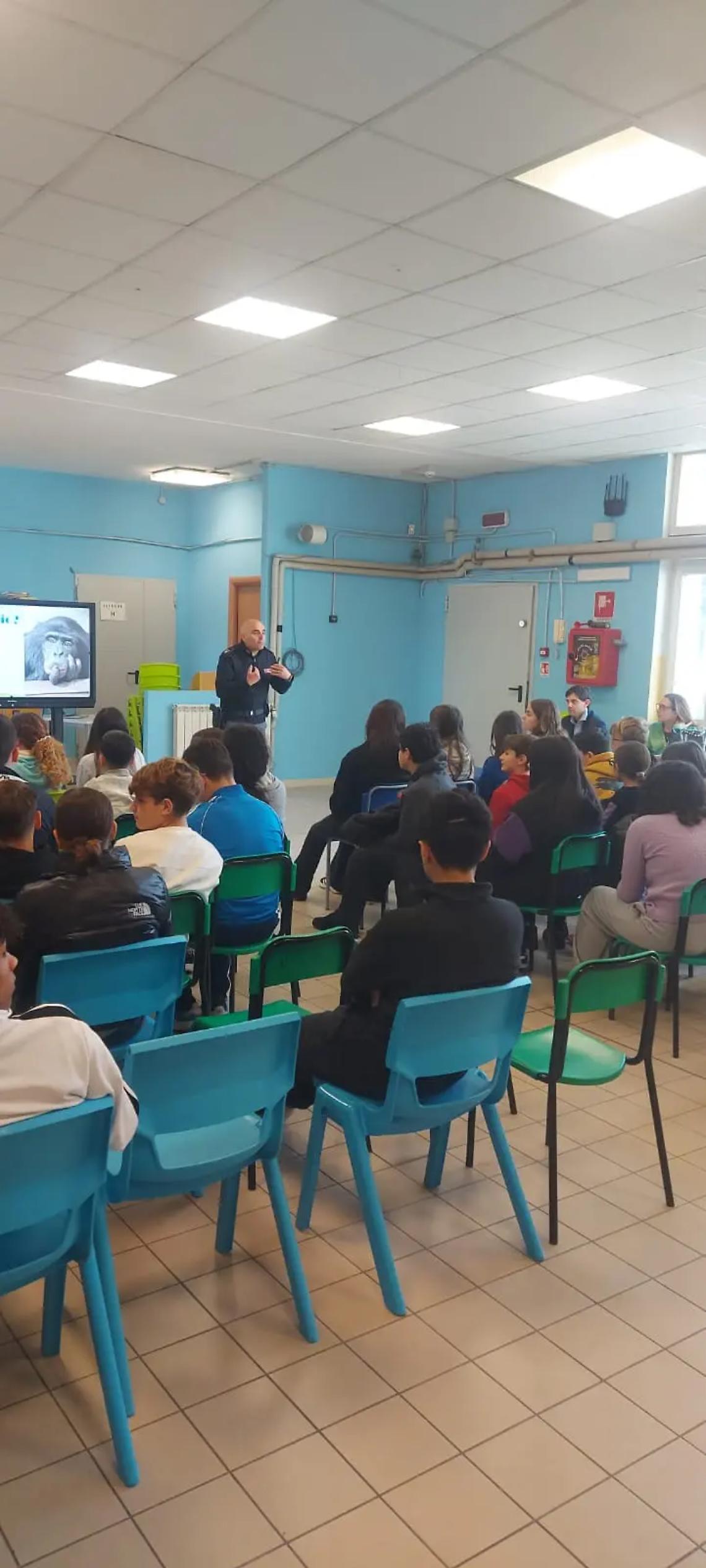 Gli alunni della Ladispoli 1 incontrano la Polizia di Stato