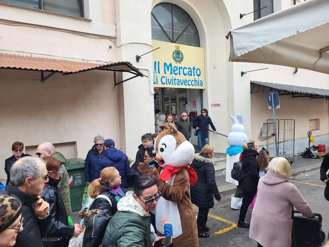 Mercato in festa con le maschere Disney