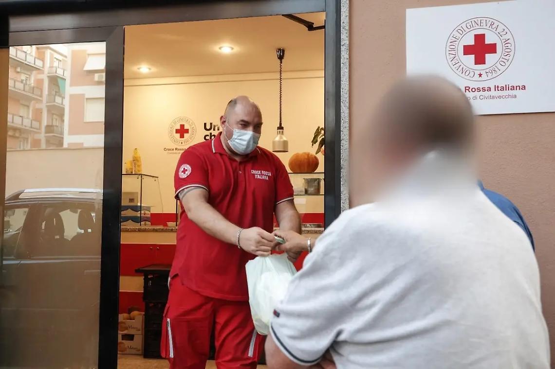 Cresce il numero di famiglie in difficolt&agrave;: &egrave; allarme povert&agrave;